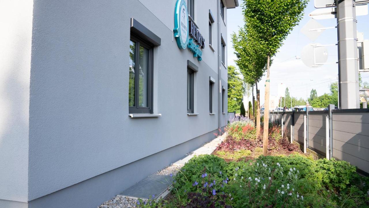 Henrys Sleeping Am Augsburger Eiskanal Exterior foto
